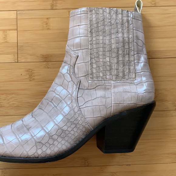 Women’s RAYE Ankle Boots - Picture 3 of 3